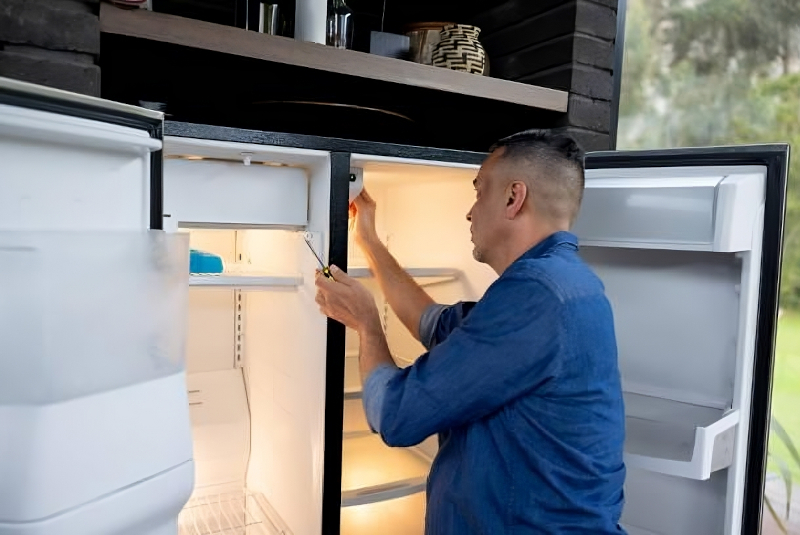 Refrigerator repair in Tamiami